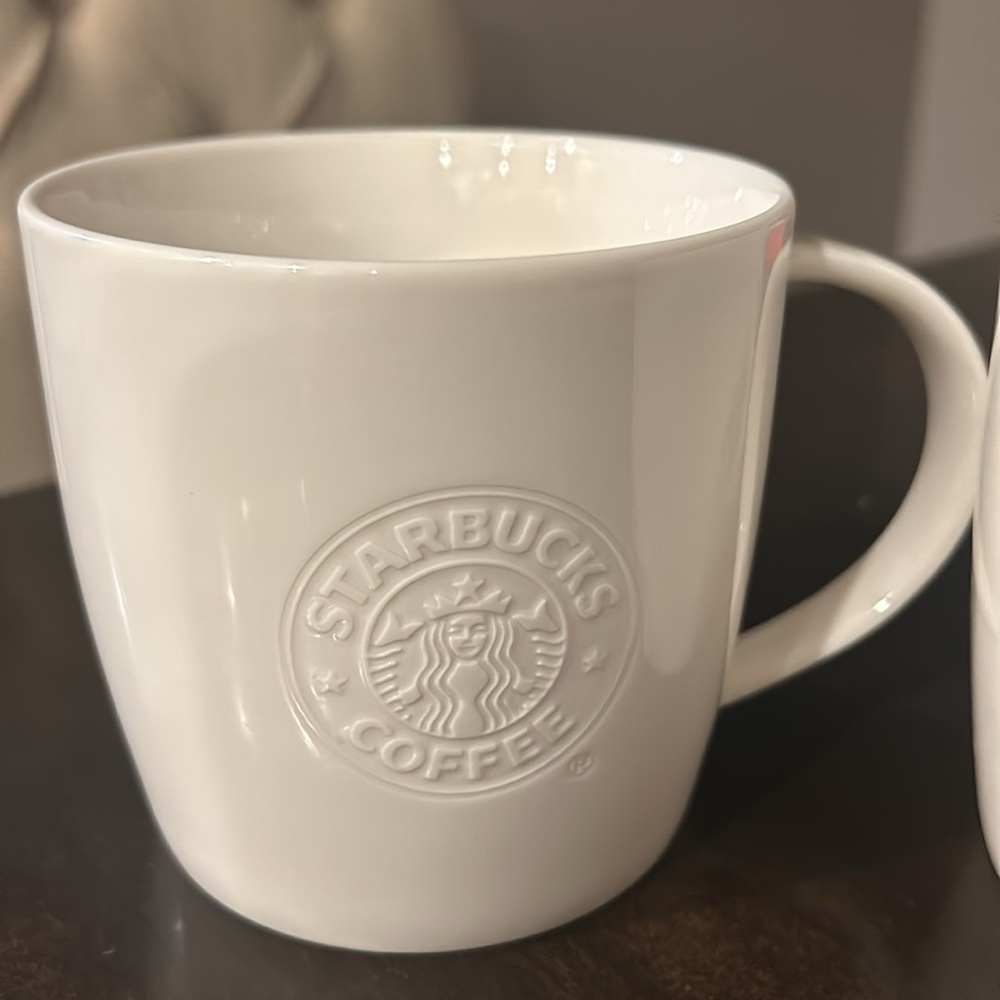 Set of matching Starbucks mugs - like new! - Picture 4 of 9